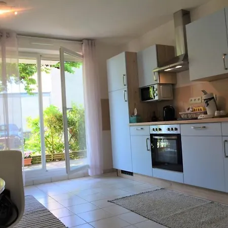Spacious Flat Garden&parking 5min Basel Tram Bus Airport