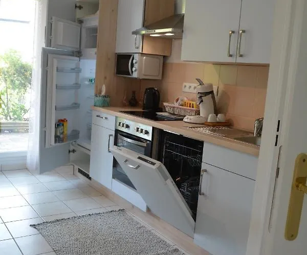 Spacious Flat Garden&parking 5min Basel Tram Bus Airport *